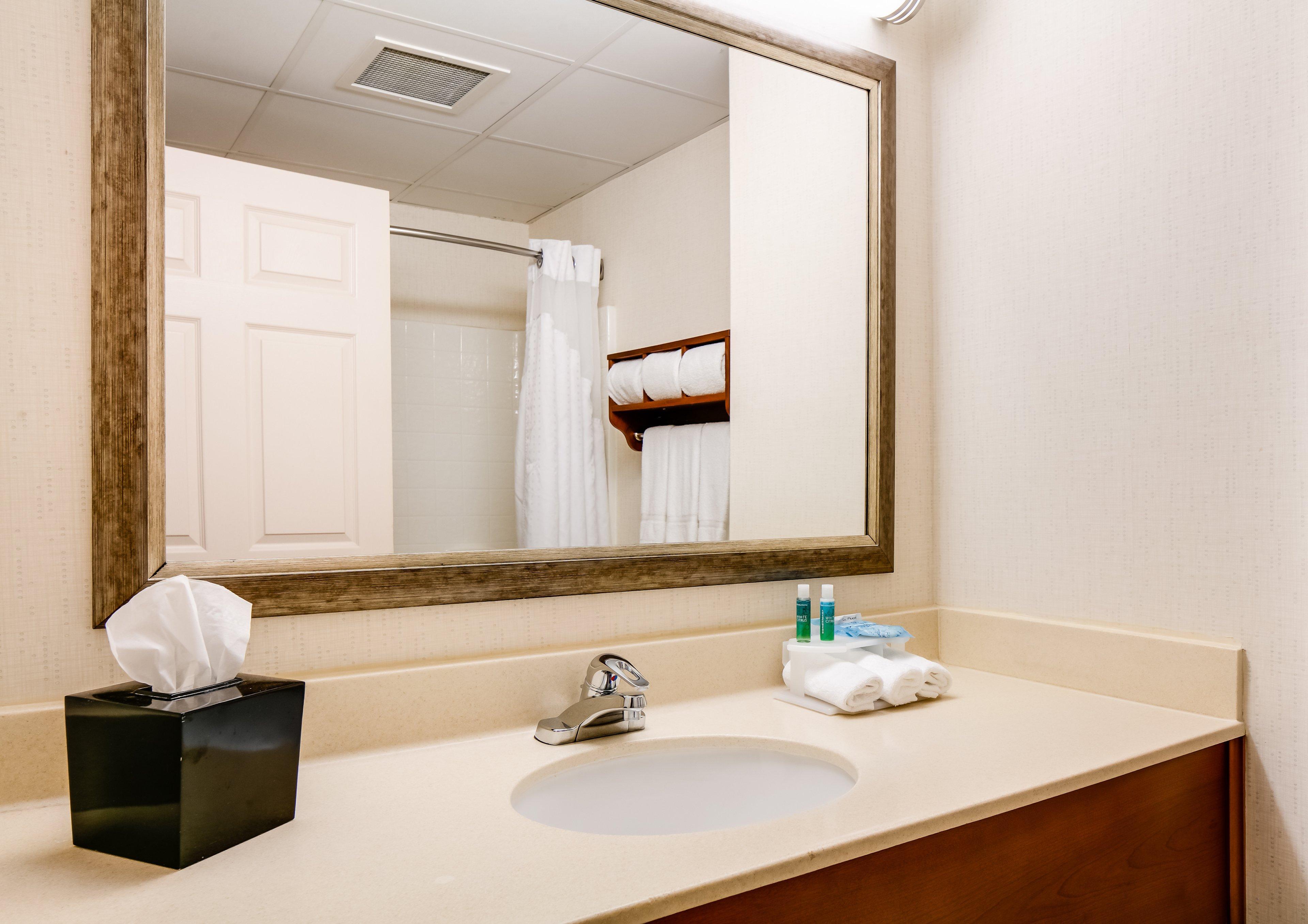 Holiday Inn Express Hotel & Suites Coralville, An Ihg Hotel Екстериор снимка