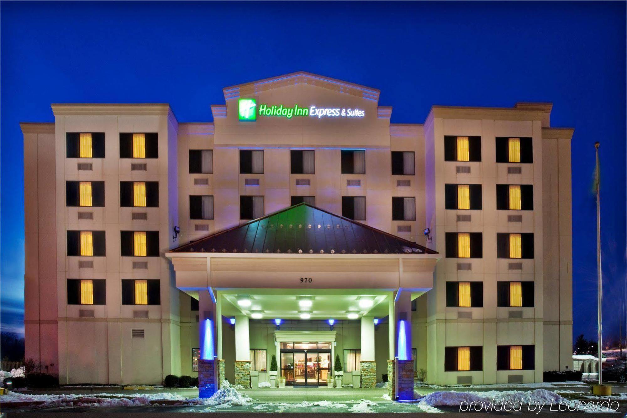 Holiday Inn Express Hotel & Suites Coralville, An Ihg Hotel Екстериор снимка